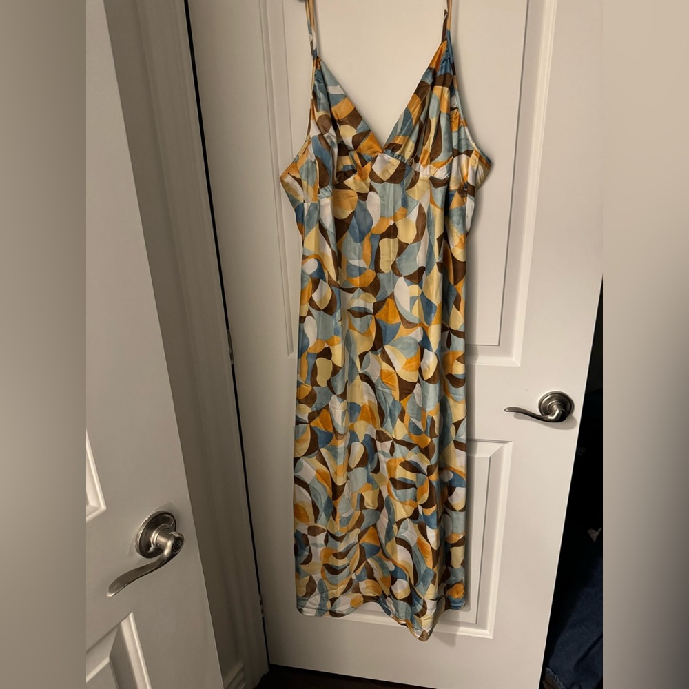 NWT Abercrombie & Fitch Satin Geometric Multicolor Midi Adjustable Dress - Picture 3 of 7